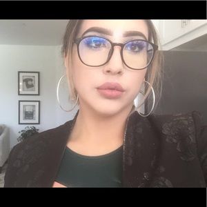 Meet your Posher, Becky